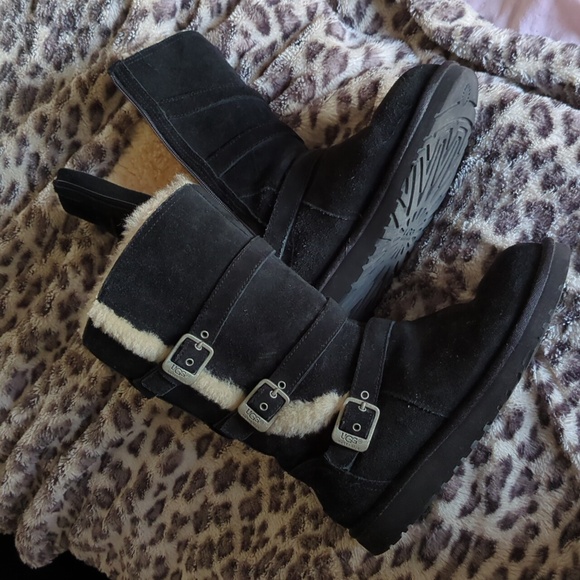 UGG Black and Cream Fur-Lined Buckle Boots 4 Kids Youth / 6 Women - Picture 6 of 6